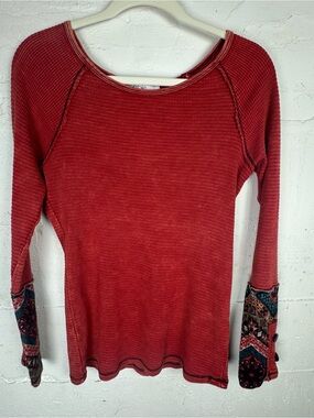Able Women’s Red Thermal Long-Sleeve Top Patterned Cuffs Boho Size Small‎